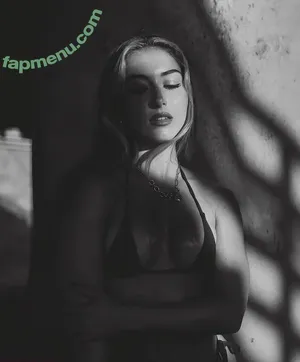 Heloise Hut / heloisehut nude photo #0010