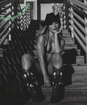 Heloise Hut / heloisehut nude photo #0012