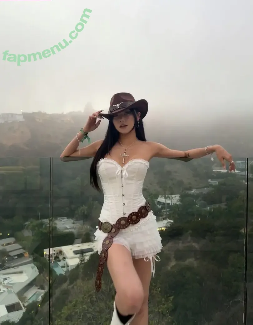 Hena Yang nude photo #0157 (hena.yng)