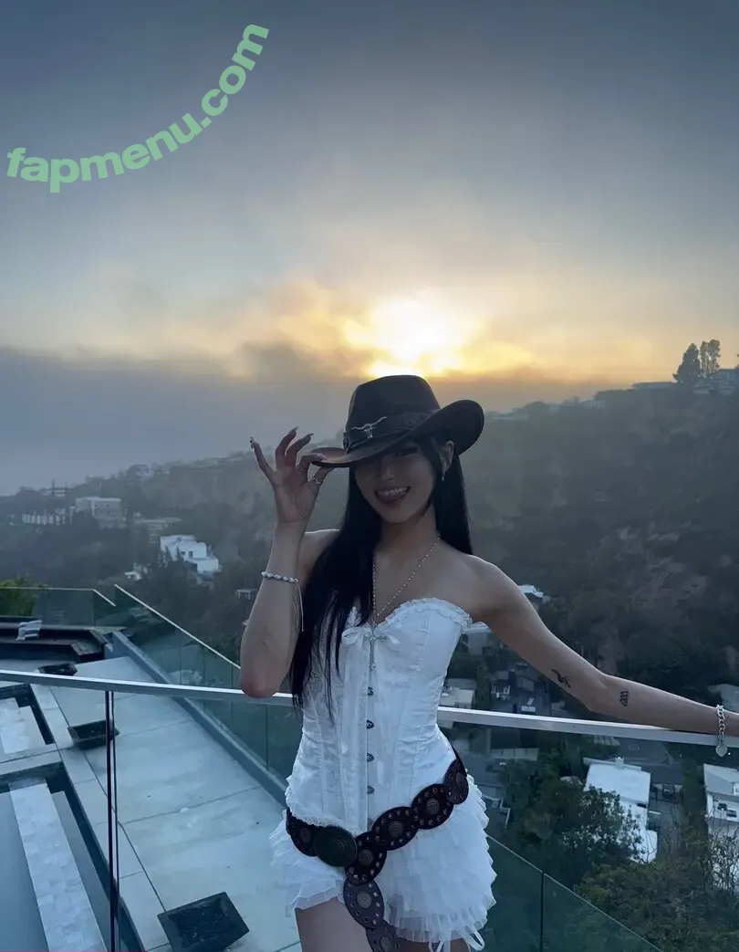 Hena Yang nude photo #0160 (hena.yng)