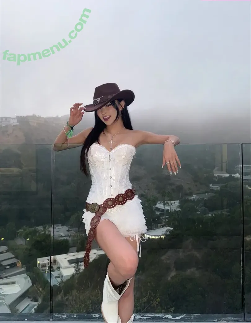 Hena Yang nude photo #0161 (hena.yng)