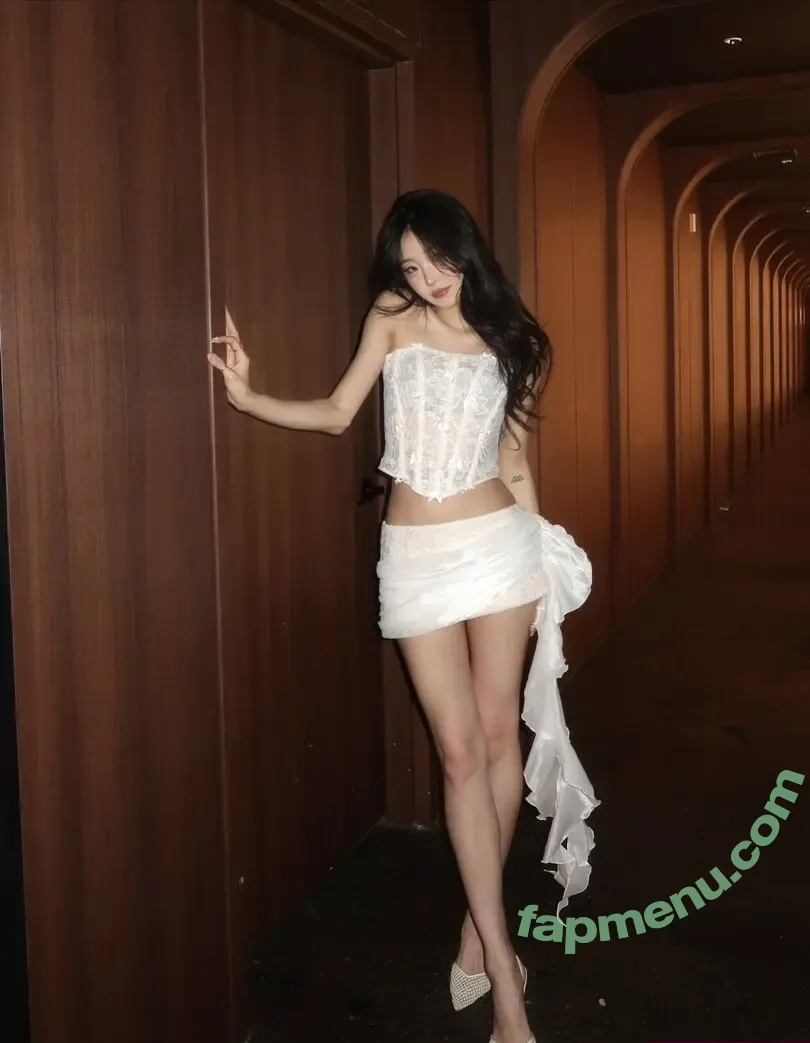 Hena Yang nude photo #0176 (hena.yng)