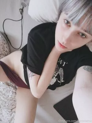 Heniasama nude photo #0026