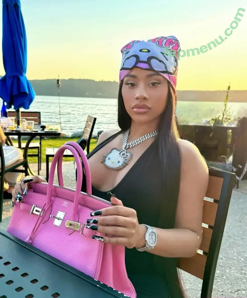 Hennessy Carolina nude photo #0086 (Cardi B's sister / callmebabiixxx / hennessycarolina)