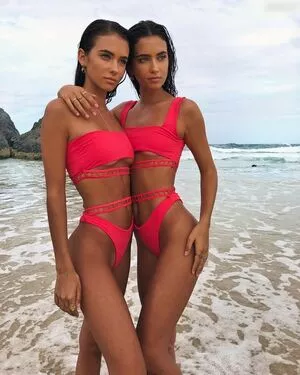 Herbert Twins / Elisha Herbert / Renee Herbert / elisha__h nude photo #0154