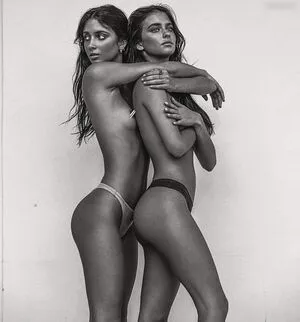 Herbert Twins / Elisha Herbert / Renee Herbert / elisha__h nude photo #0166