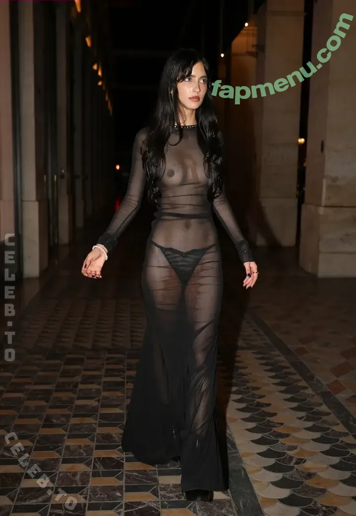 Herbert Twins nude photo #0219 (Elisha Herbert / Renee Herbert / reneeherbert_)