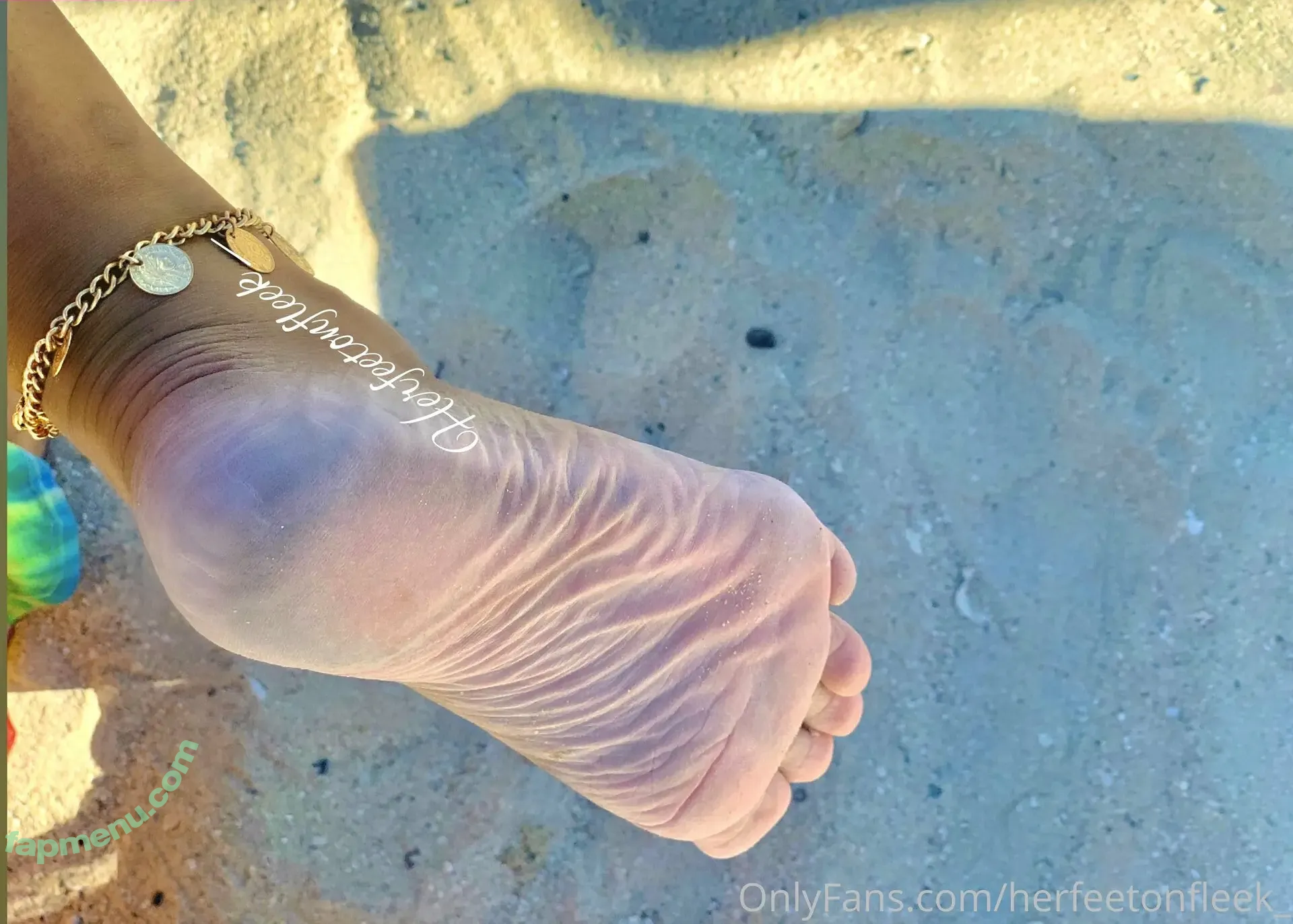 herfeetonfleek_ nude photo #0002 (herfeetonfleek)