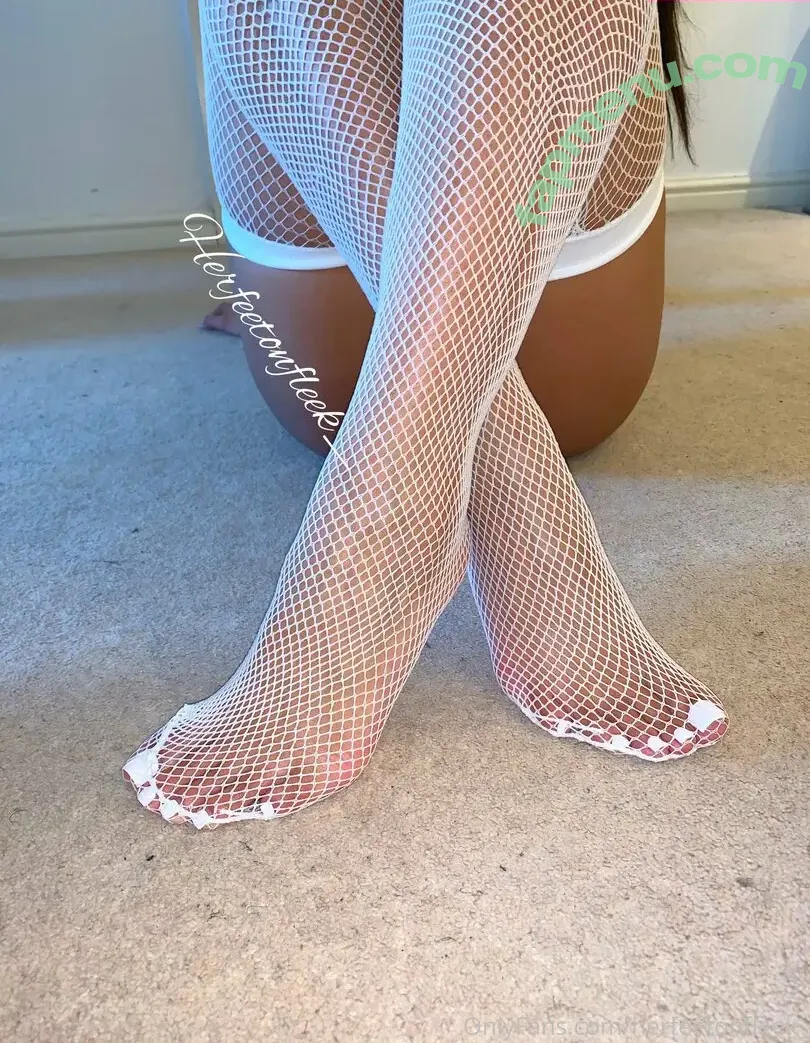 herfeetonfleek_ nude photo #0012 (herfeetonfleek)