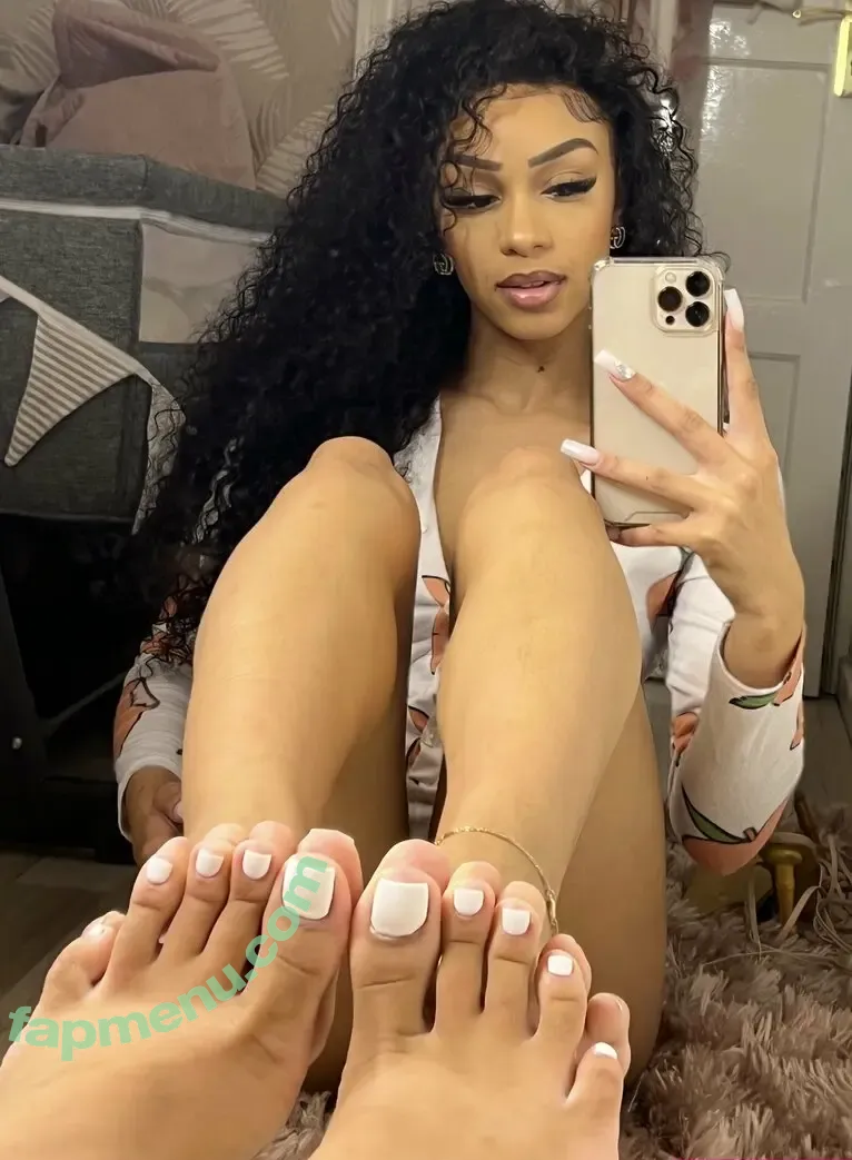 herfeetonfleek_ nude photo #0052 (herfeetonfleek)
