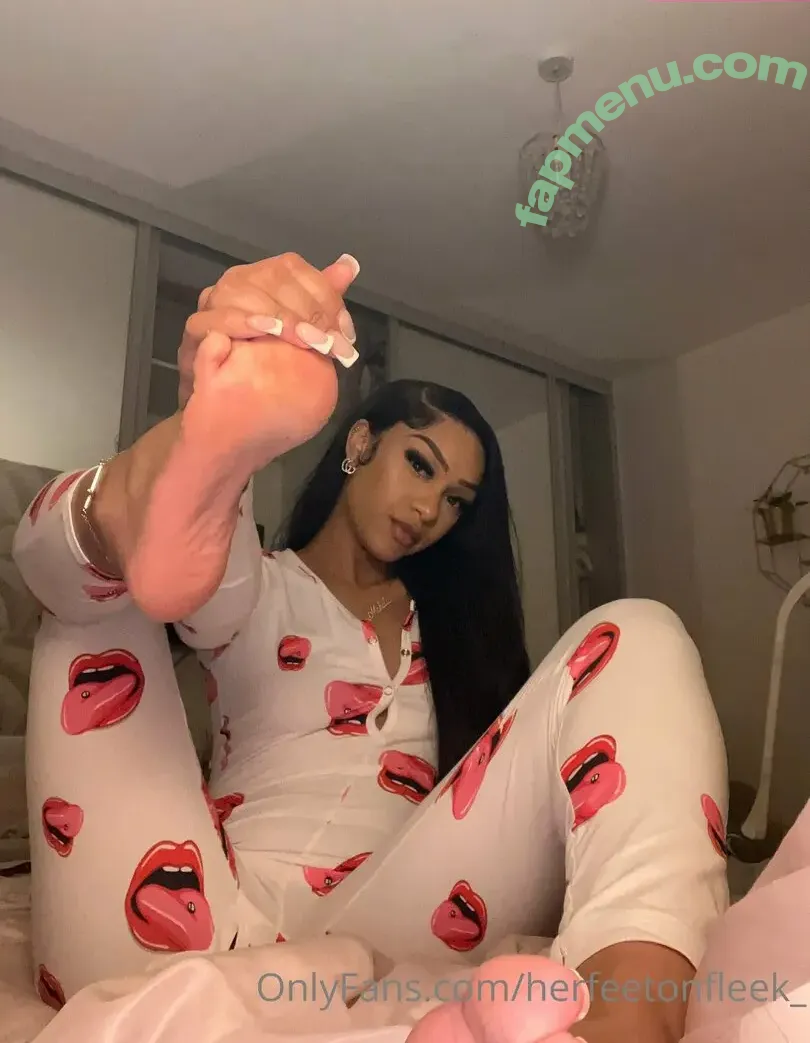 herfeetonfleek_ nude photo #0064 (herfeetonfleek)