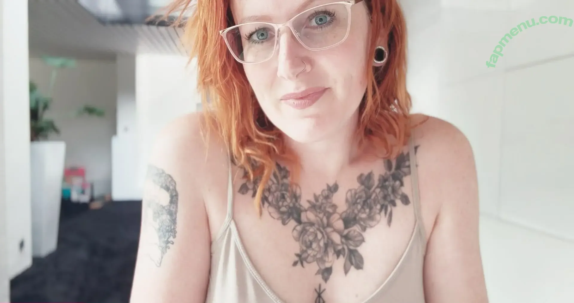 Herowngalaxy nude photo #0018 (her.own.galaxy)