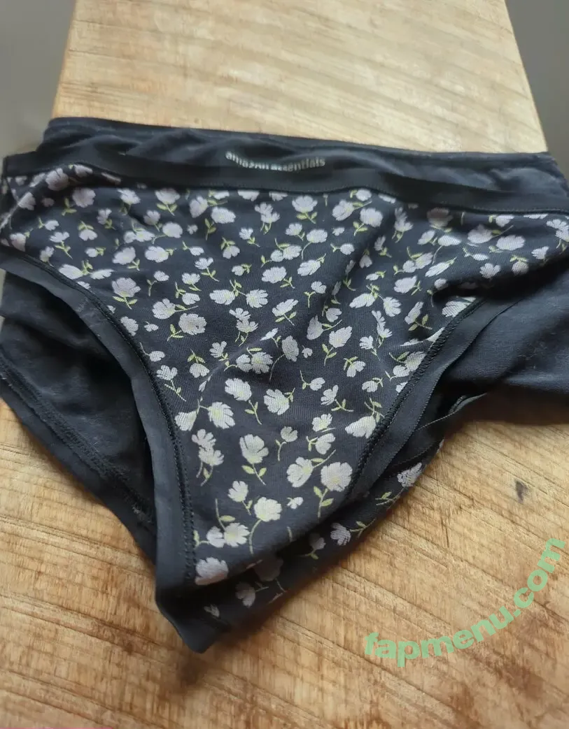 hesitant-housewife nude photo #0012 (the_hesitant_housewife)