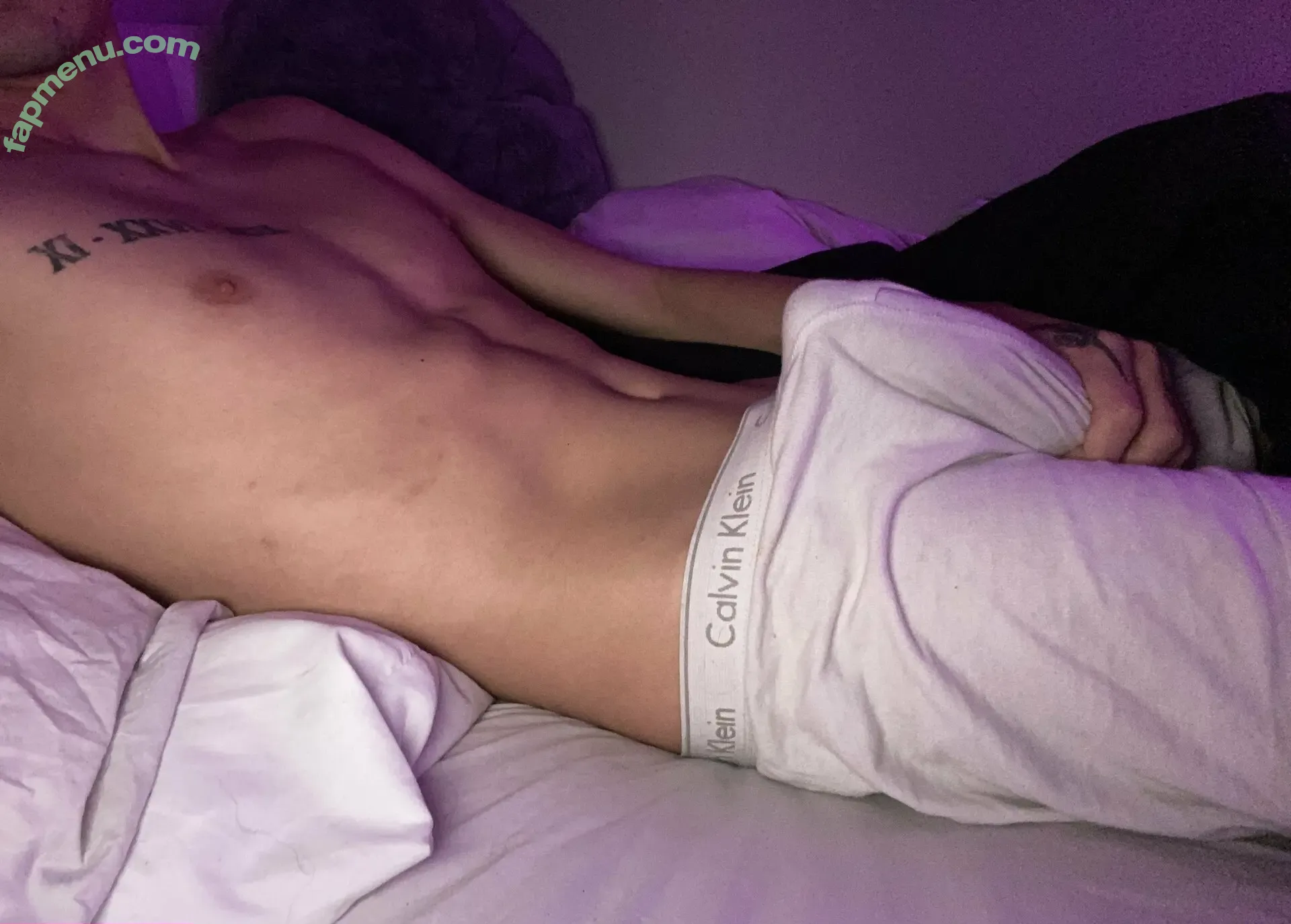 hesxriley nude photo #0008 (hesxriley)