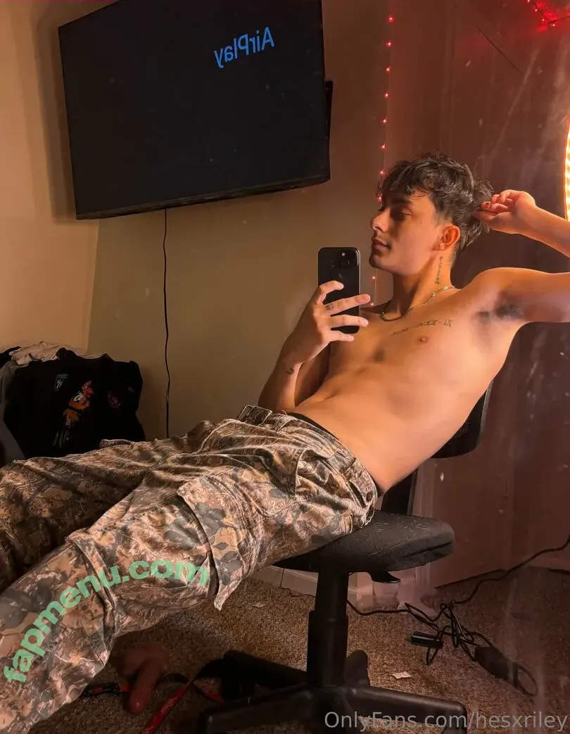 hesxriley nude photo #0009 (hesxriley)