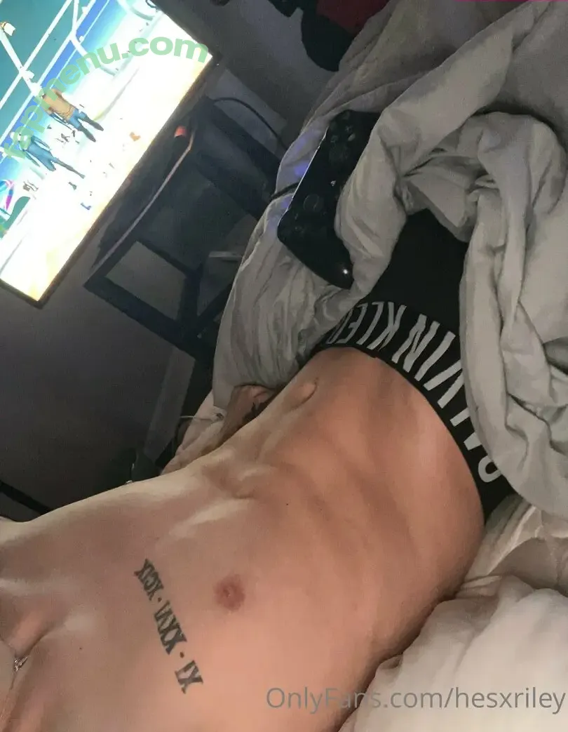 hesxriley nude photo #0021 (hesxriley)