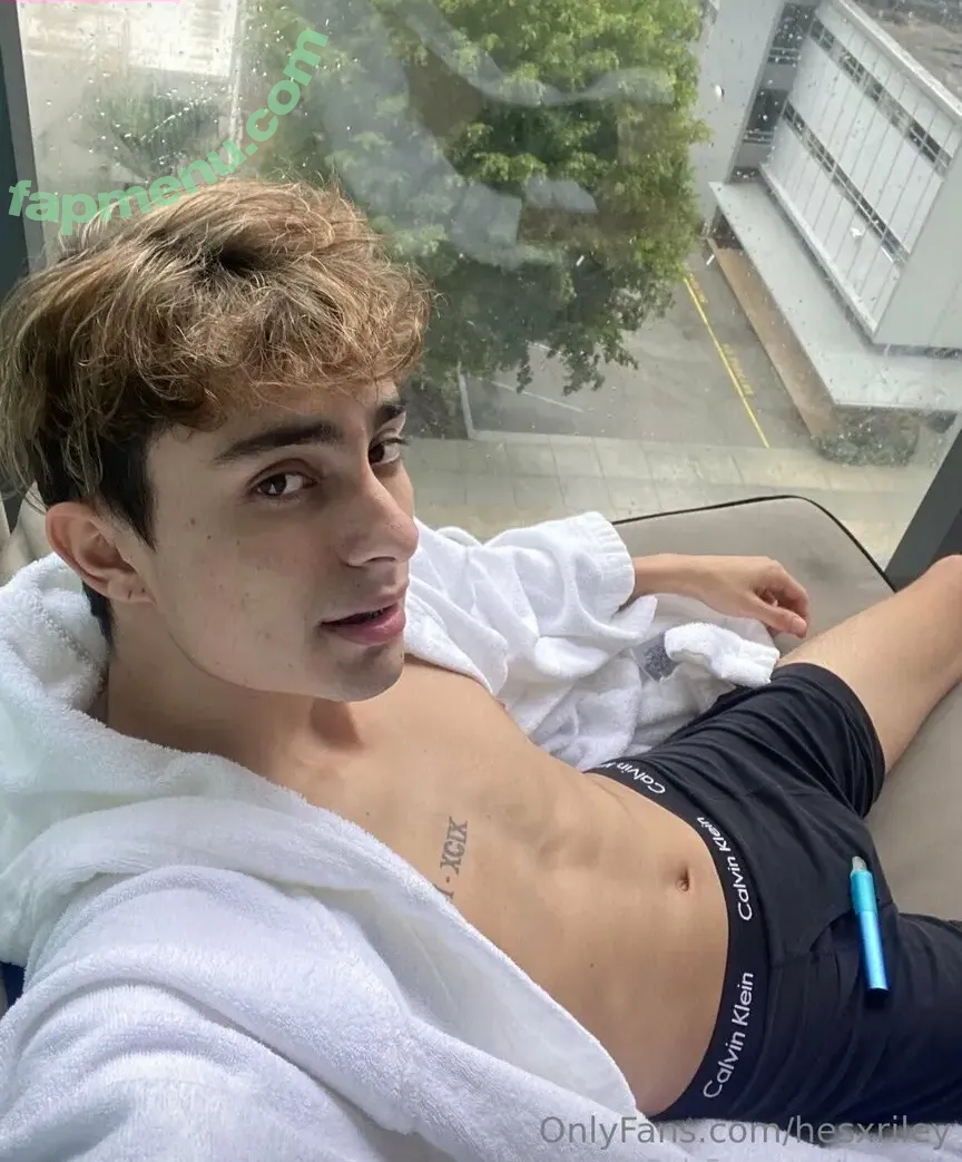 hesxriley nude photo #0052 (hesxriley)