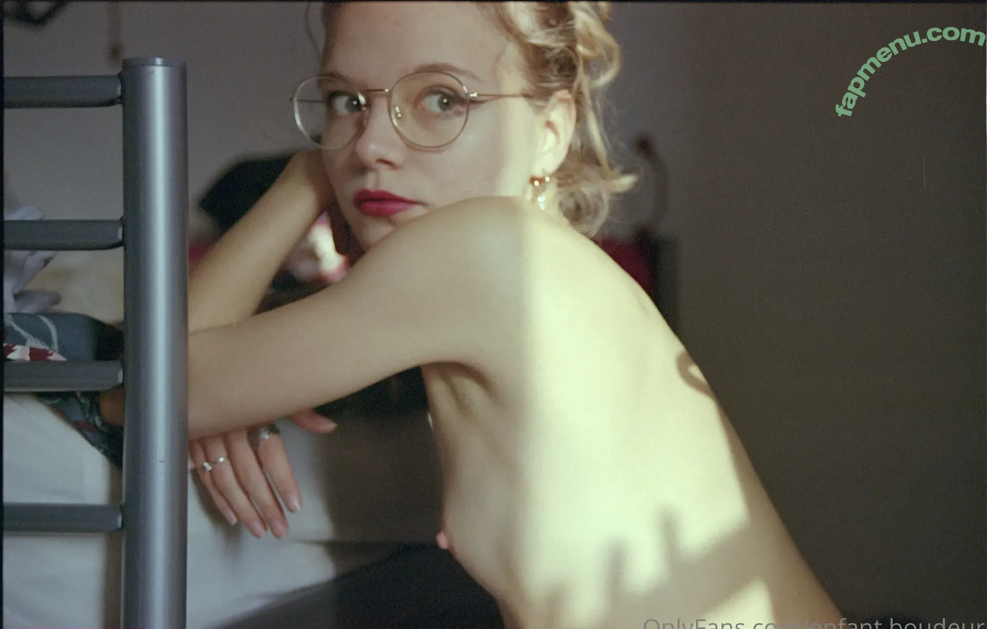 hey.boudeuse nude photo #0010 (EnfantBoudeur / enfant.boudeur)