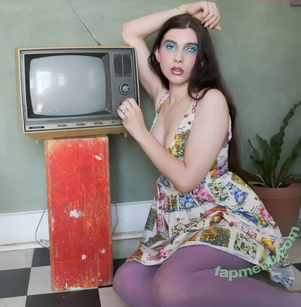 HeyMissTeacher nude photo #0008 (bellekatiexx / hey_missteacher)