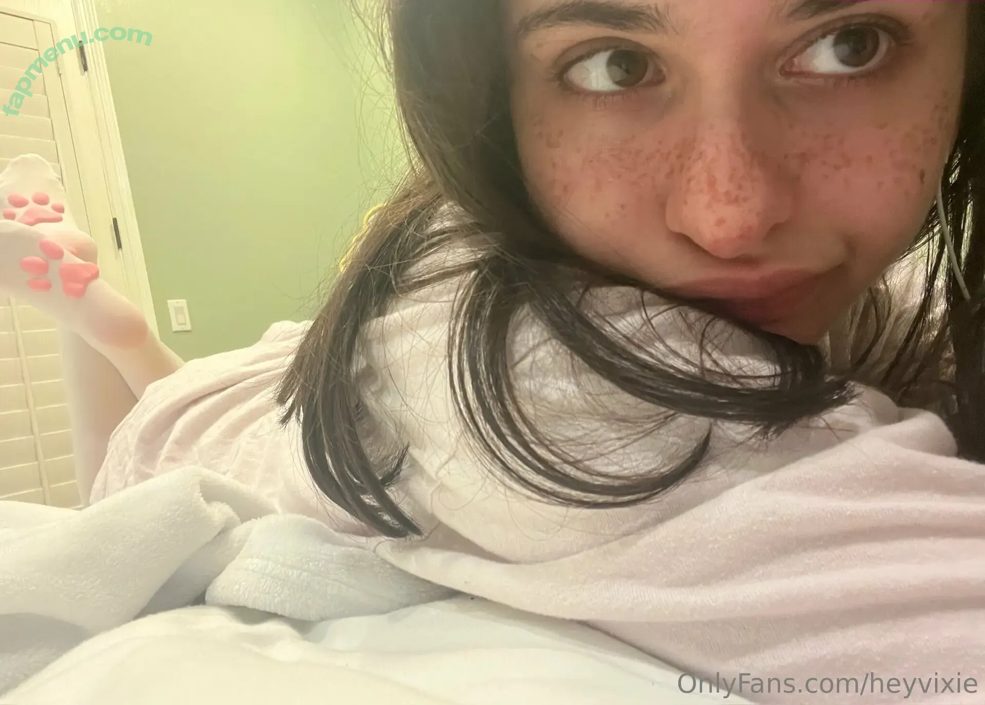 heyvixie nude photo #0005 (hey.vixie)