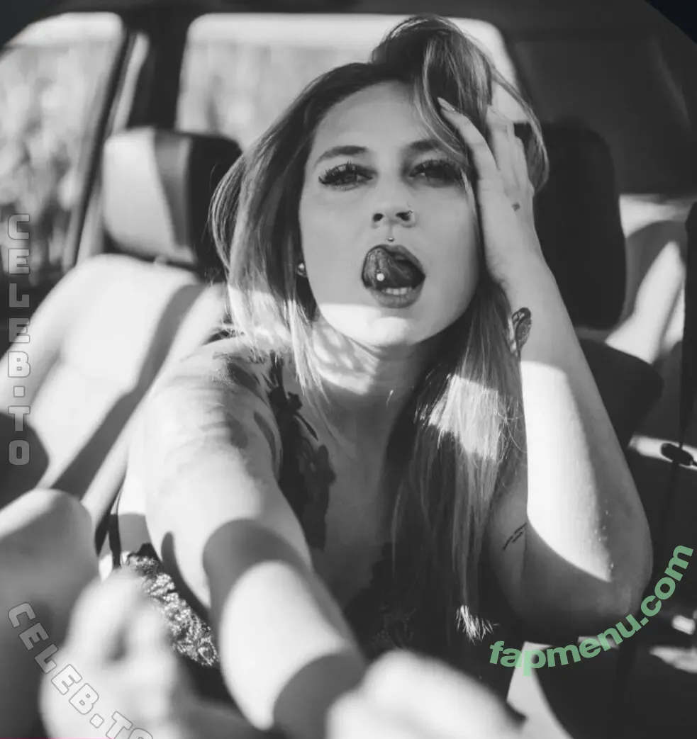 hi.iam.sara nude photo #0097 (hi.iam.sara)