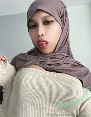 hijab_aysha / hijab_ayesha nude photo #0006