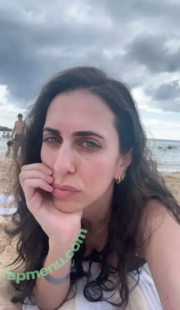 Hila Klein nude photo #0187 (ethanklein / kleinhila)