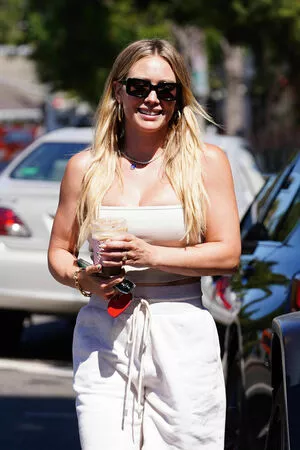 Hilary Duff / hilaryduff / kylanharv nude photo #0362