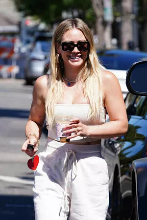 Hilary Duff / hilaryduff / kylanharv nude photo #0363