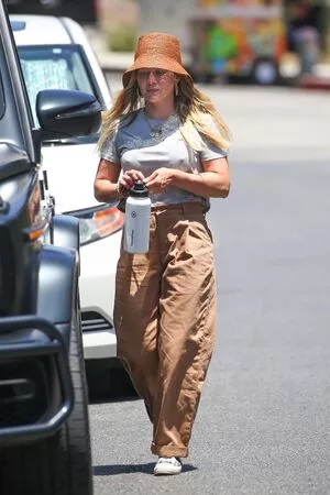 Hilary Duff / hilaryduff / kylanharv nude photo #0373