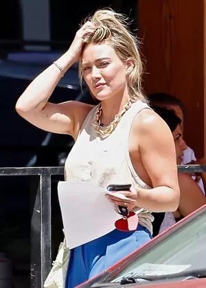 Hilary Duff / hilaryduff / kylanharv nude photo #0388