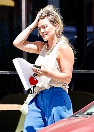 Hilary Duff / hilaryduff / kylanharv nude photo #0390