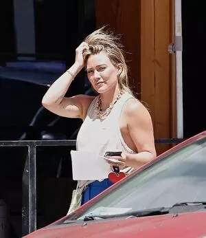 Hilary Duff / hilaryduff / kylanharv nude photo #0391