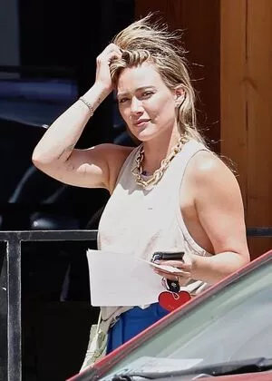 Hilary Duff / hilaryduff / kylanharv nude photo #0392