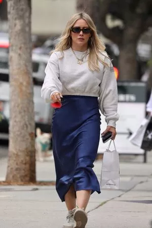 Hilary Duff / hilaryduff / kylanharv nude photo #0413