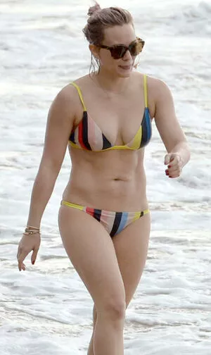 Hilary Duff / hilaryduff / kylanharv nude photo #0486