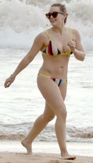Hilary Duff / hilaryduff / kylanharv nude photo #0489