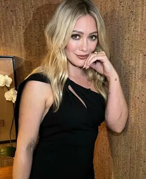 Hilary Duff / hilaryduff / kylanharv nude photo #0507