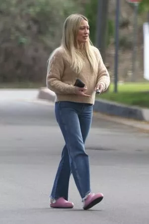 Hilary Duff / hilaryduff / kylanharv nude photo #0529