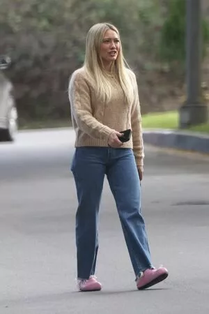 Hilary Duff / hilaryduff / kylanharv nude photo #0530