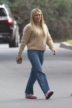 Hilary Duff / hilaryduff / kylanharv nude photo #0532