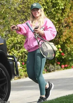 Hilary Duff / hilaryduff / kylanharv nude photo #0534