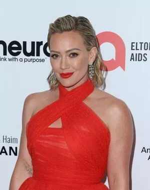 Hilary Duff / hilaryduff / kylanharv nude photo #0662