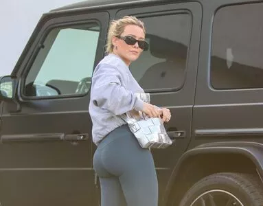 Hilary Duff / hilaryduff / kylanharv nude photo #0762
