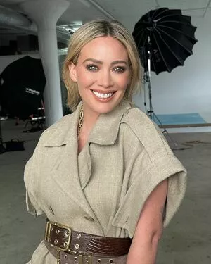 Hilary Duff / hilaryduff / kylanharv nude photo #0780