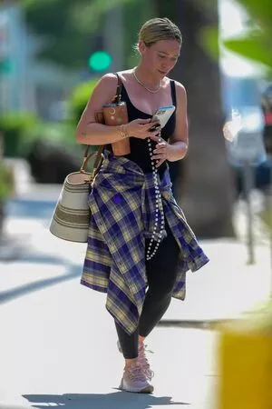 Hilary Duff / hilaryduff / kylanharv nude photo #0784
