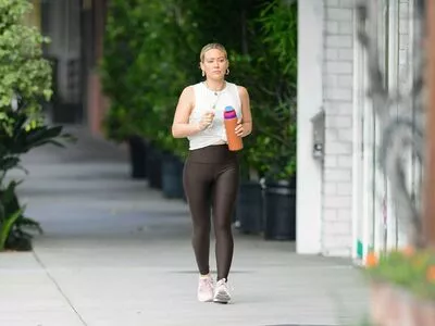 Hilary Duff / hilaryduff / kylanharv nude photo #0807