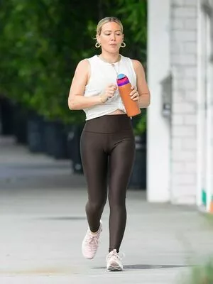 Hilary Duff / hilaryduff / kylanharv nude photo #0810