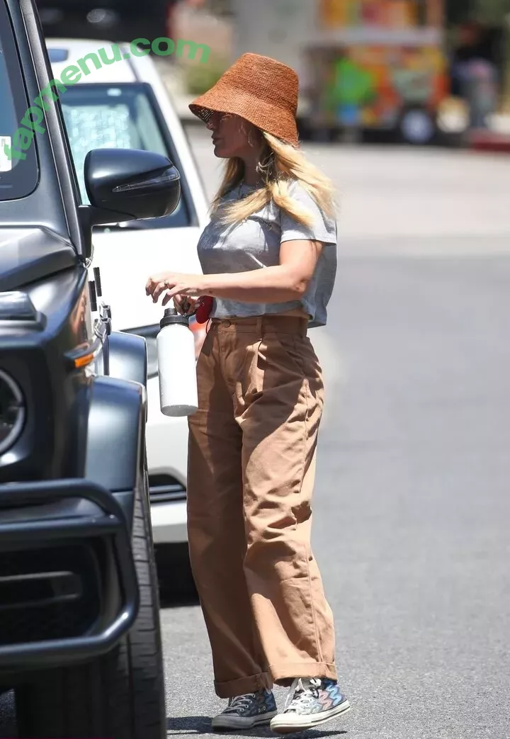 Hilary Duff nude photo #0375 (hilaryduff / kylanharv)
