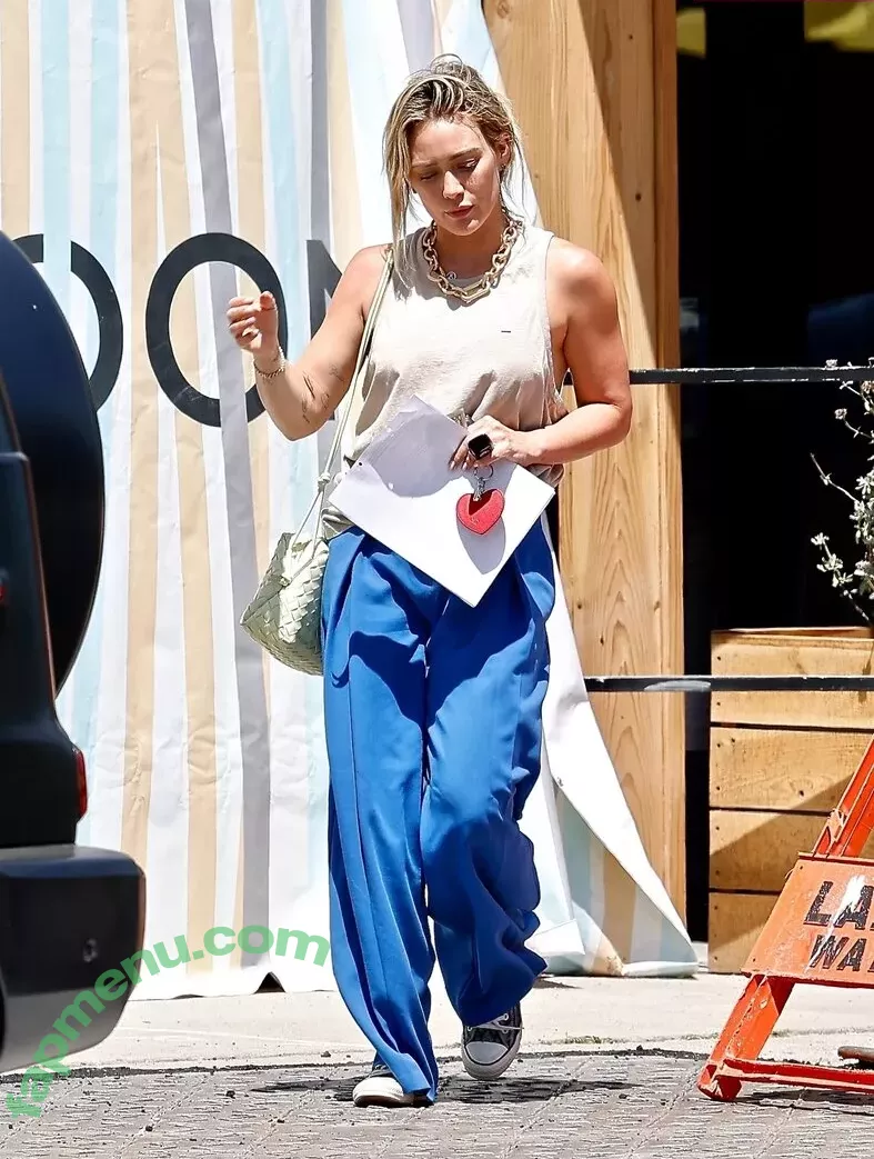 Hilary Duff nude photo #0377 (hilaryduff)